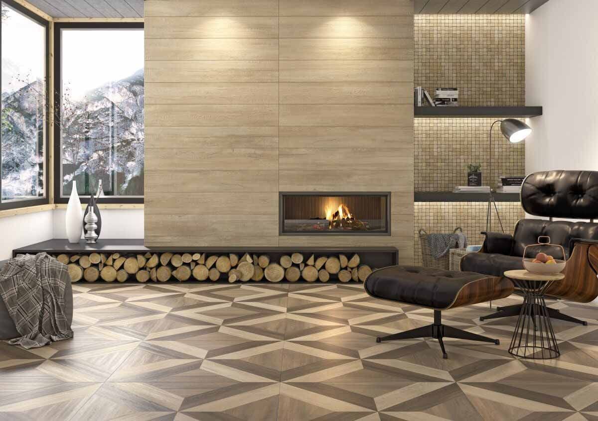 Acogedora sala de estar con chimenea, pared revestida de madera, decoración moderna, piso con diseño geométrico y vista a la montaña nevada.