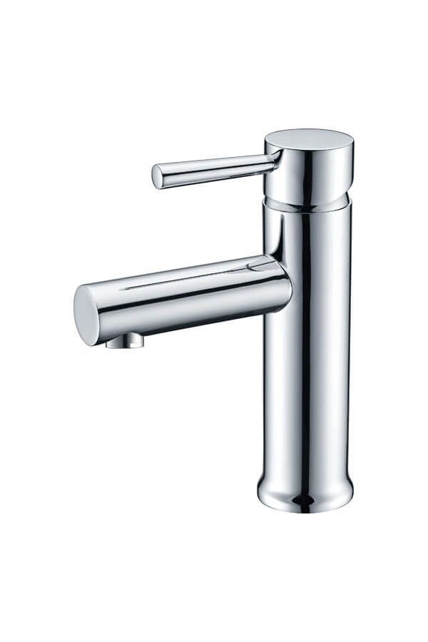 Grifo cromado brillante con caño horizontal y manija de palanca.