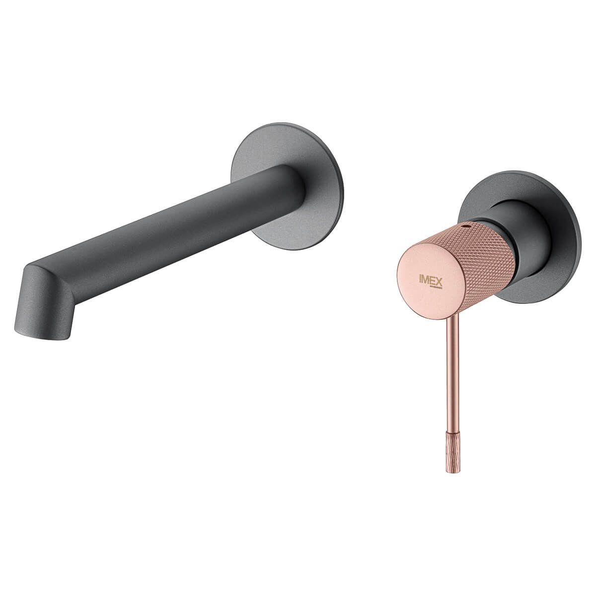 Grifo de baño de pared en color gris y oro rosa.