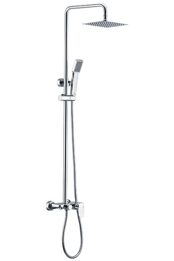 Artefacto de ducha cromado con cabezal de ducha tipo lluvia y ducha de mano.