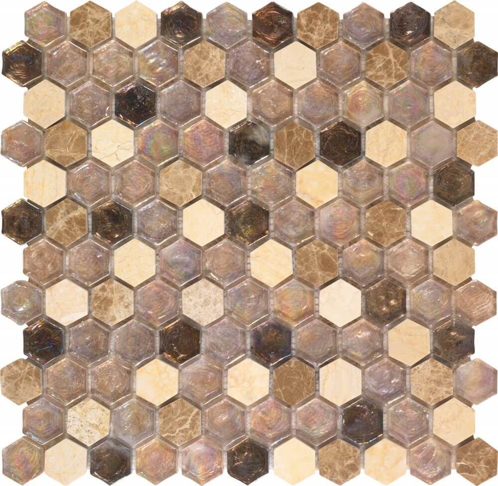 Mosaico hexagonal en tonos marrón, beige y dorado.