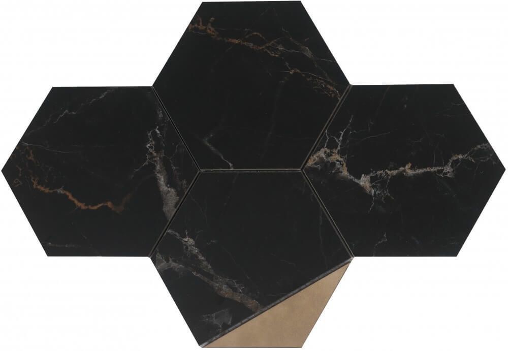 Azulejos hexagonales negros con vetas doradas, dispuestos en un patrón similar a una flor; un azulejo es mitad dorado.