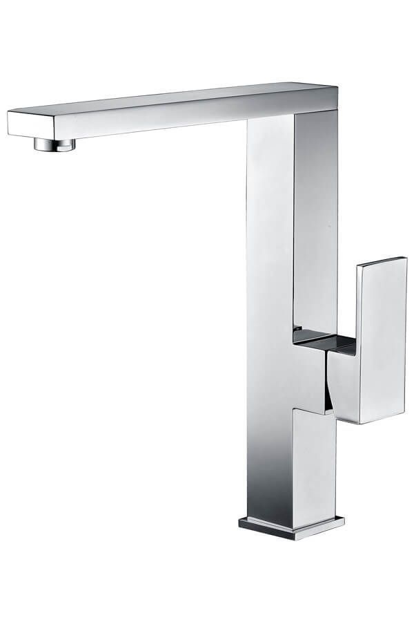 Grifo cromado moderno con caño cuadrado y manija de palanca.