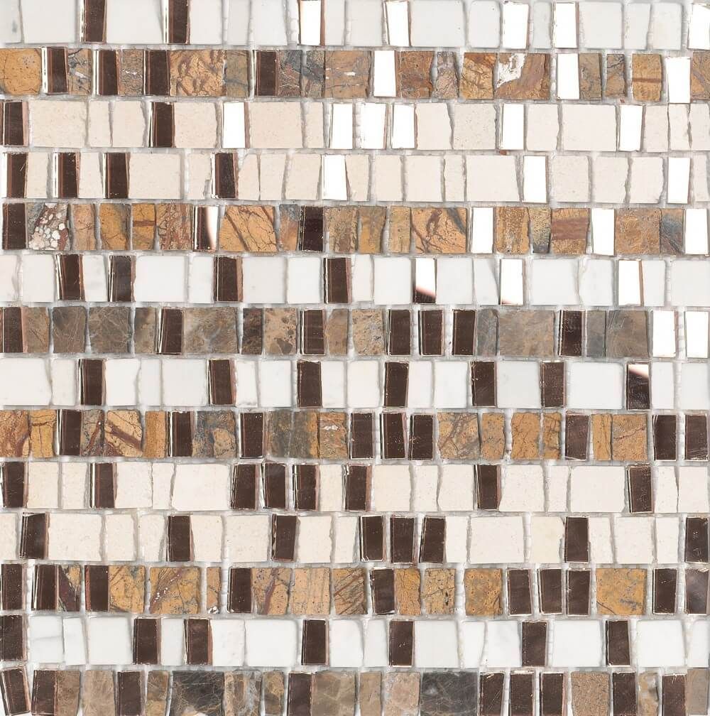 Patrón de mosaico con piezas rectangulares de color beige, marrón y blanco intercaladas con cuadrados de color marrón oscuro y reflectantes.