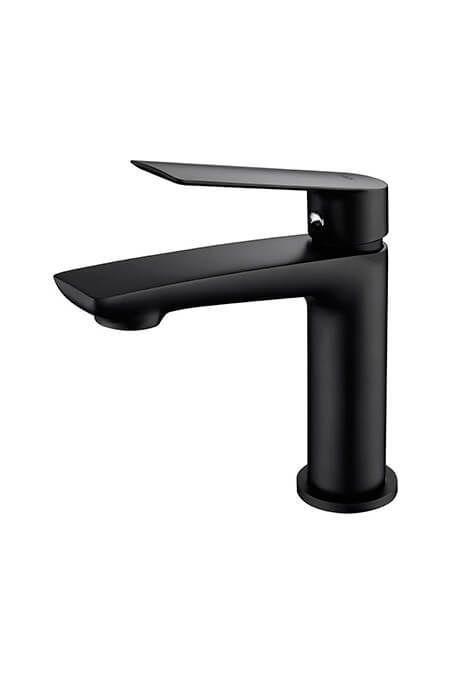 Grifo de baño negro con caño plano en ángulo y manija de palanca.