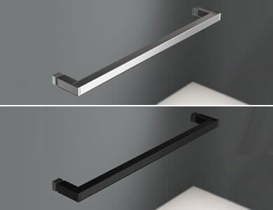 Dos manijas para puerta de ducha con barras cuadradas, una plateada y otra negra, montadas sobre una superficie gris.