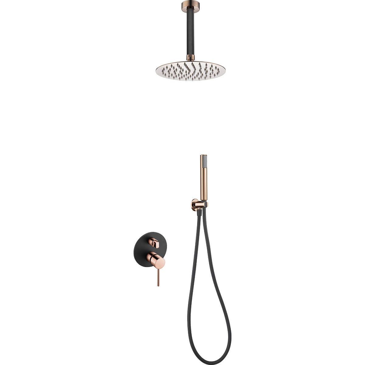 Conjunto de grifería de ducha con acabado en negro y oro rosa.