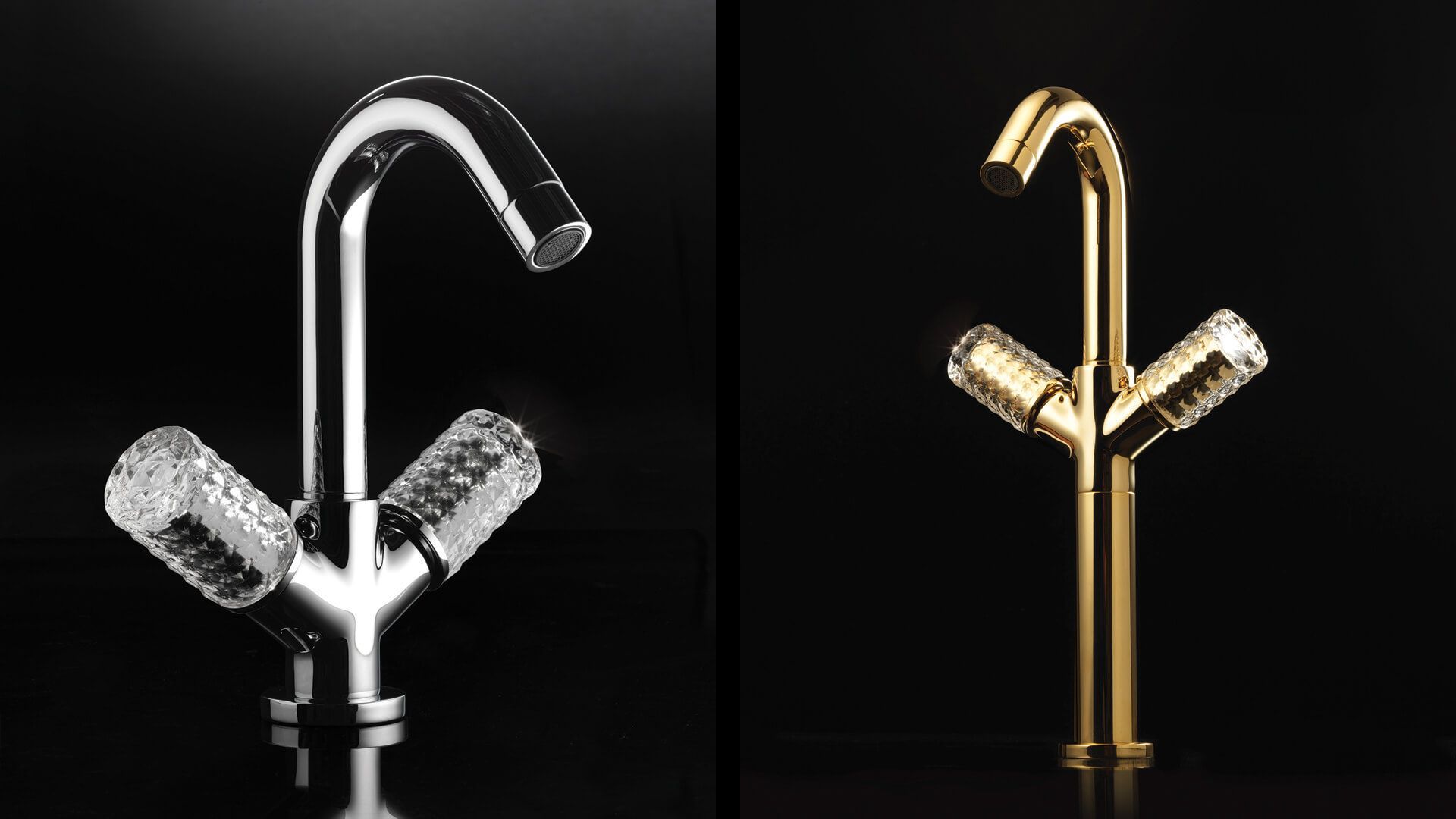 Dos grifos de baño: uno plateado y otro dorado, cada uno con perillas de cristal, sobre un fondo negro.