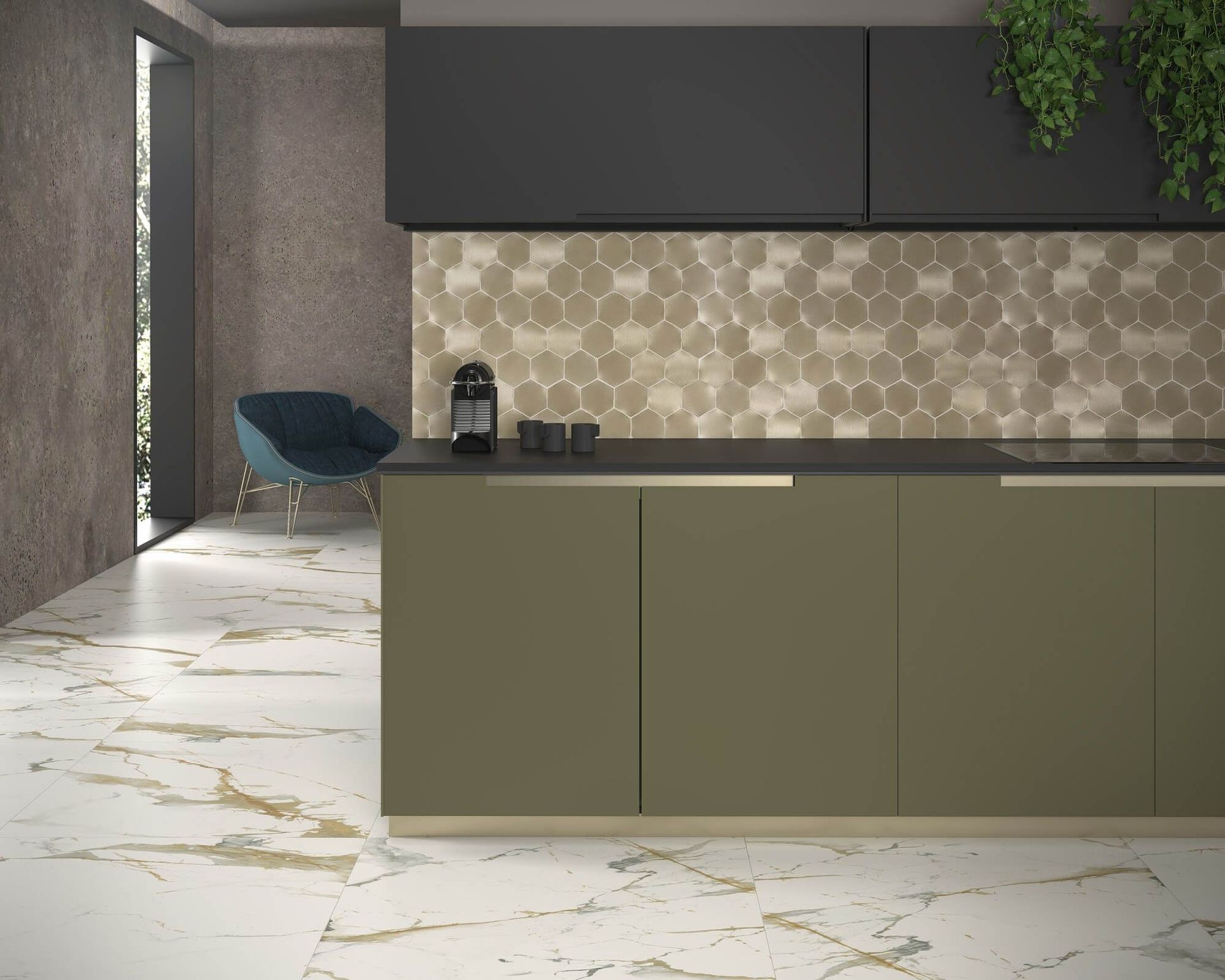 Cocina moderna con gabinetes de color verde oliva, pisos de mármol con vetas doradas y protector contra salpicaduras decorativo en forma de panal.