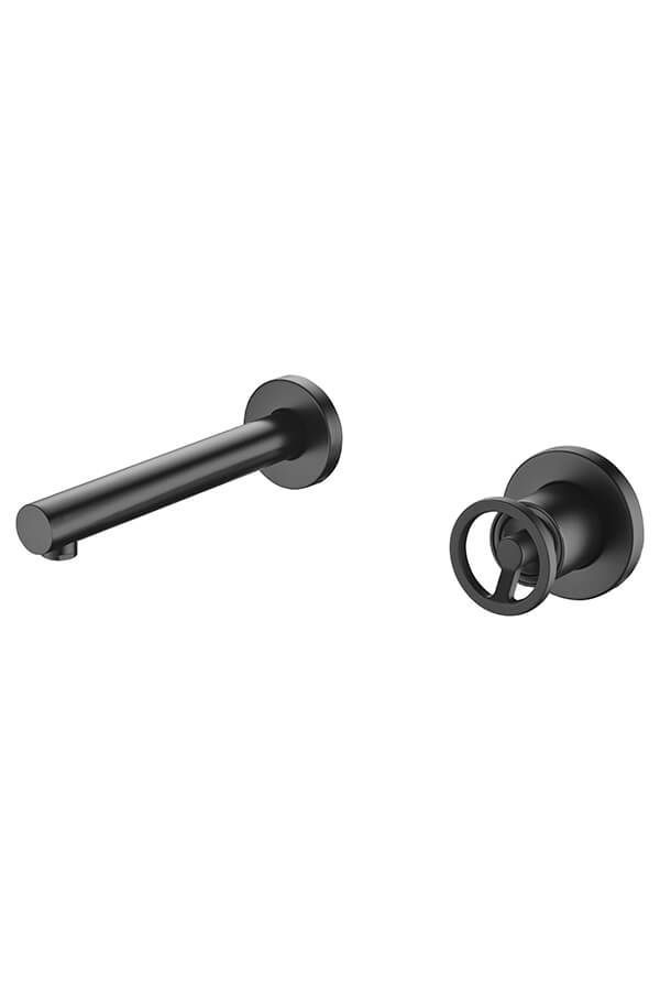 Conjunto de grifo y válvula de pared negros. Caño circular y manija en forma de rueda.