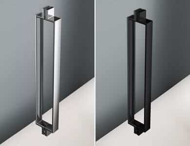 Dos tiradores rectangulares para puerta de ducha: uno cromado y otro negro. Ambos sobre un fondo abstracto y neutro.