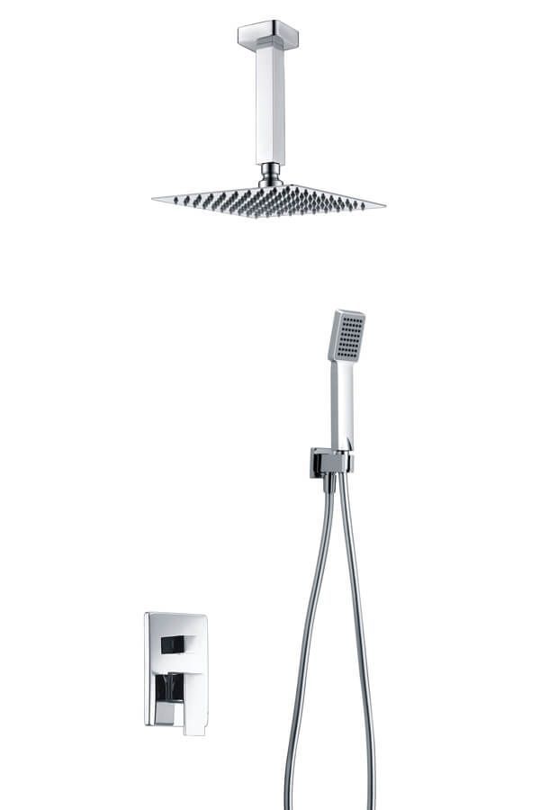 Juego de ducha de plata con ducha de lluvia, ducha de mano y controles montados en la pared.