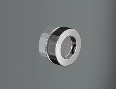 Tirador de gabinete cromado, en forma de anillo con detalle negro.