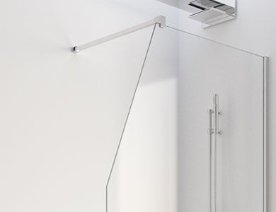 Puerta de ducha de cristal con brazo articulado fijado a la pared.