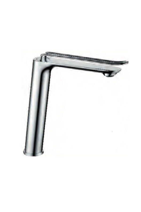 Grifo de baño alto con acabado cromado y caño largo que se extiende hacia la derecha.