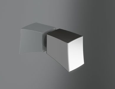 Dos formas geométricas abstractas de color gris sobre un fondo degradado gris.