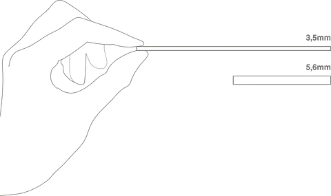 Mano sosteniendo una varilla delgada. Medidas: 3,5 mm y 5,5 mm de longitud.