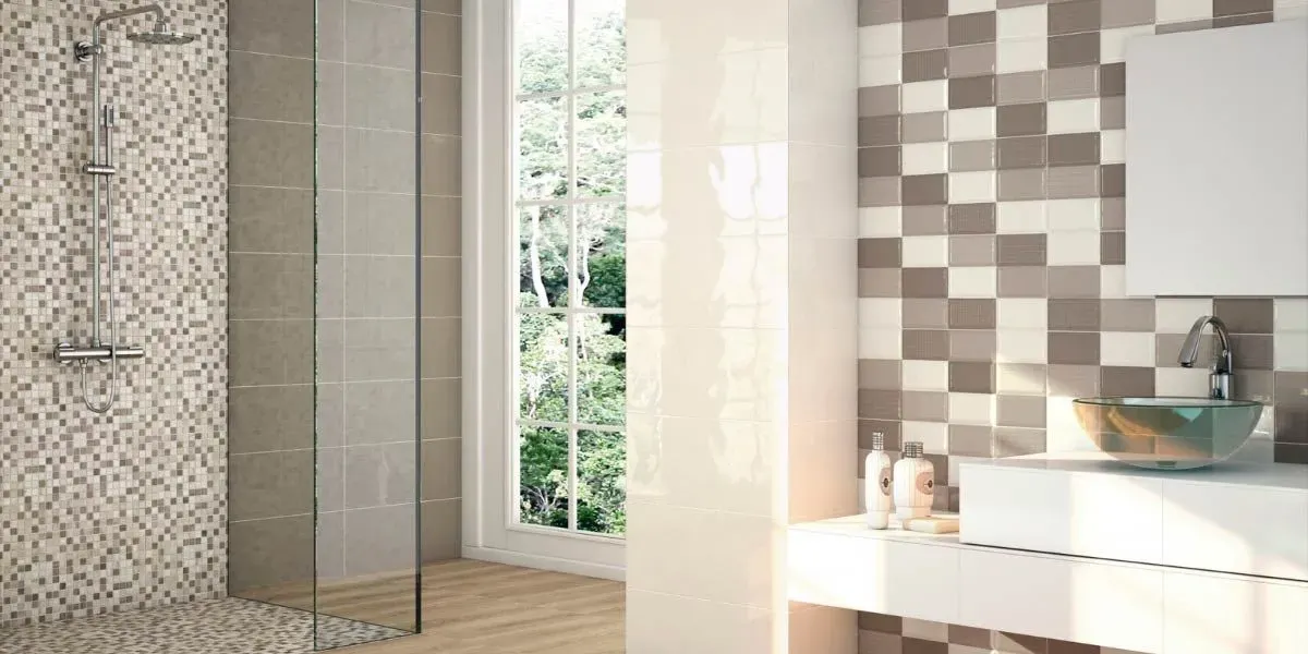 Baño con ducha de mosaico, pared con acento de azulejos a cuadros, lavabo de vidrio y ventana.