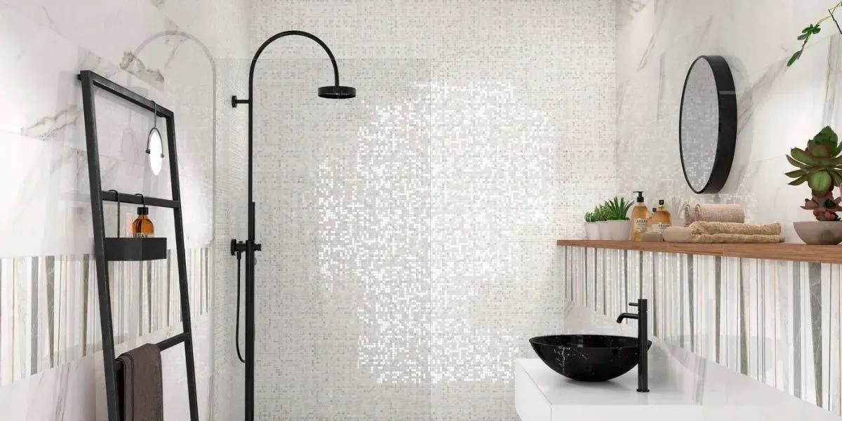 Baño con accesorios negros, paredes blancas y lavabo negro.