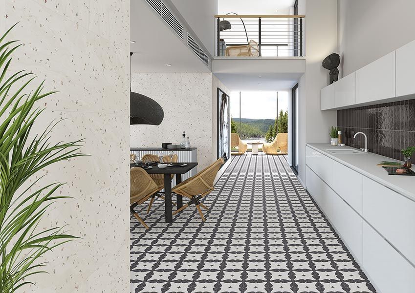 Cocina y comedor modernos con piso estampado, gabinetes blancos y vista al balcón.