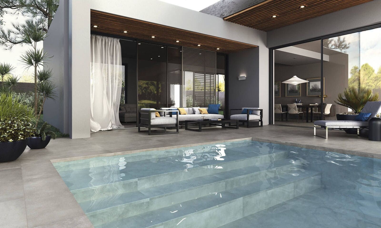 Patio junto a la piscina con muebles de exterior modernos, puertas corredizas de vidrio y una pequeña piscina.