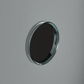 Objeto metálico ovalado con interior negro sobre fondo gris claro.