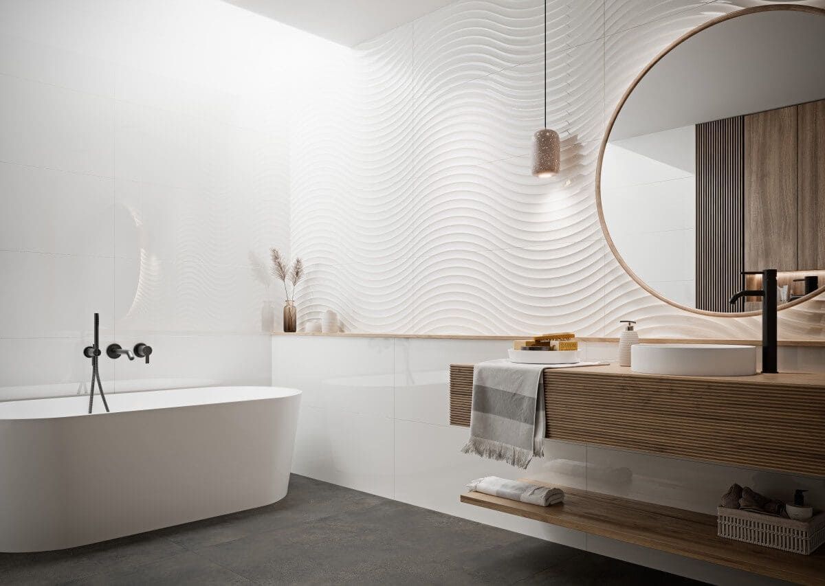 Baño moderno con paredes blancas, bañera curva y detalles de madera.
