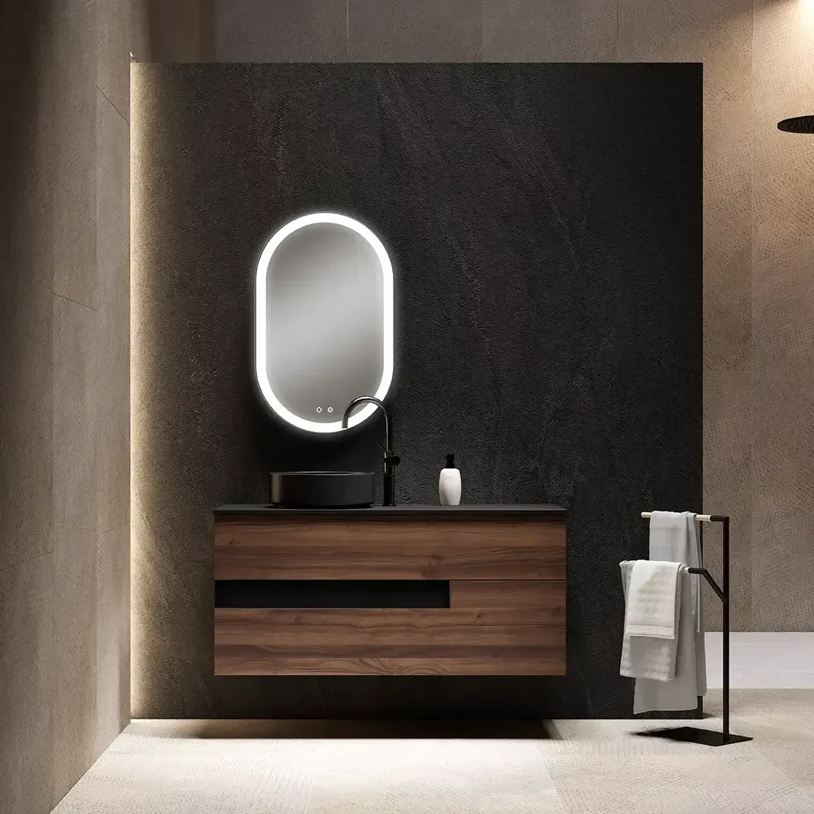 Baño moderno con tocador de madera, encimera negra, espejo retroiluminado y toallero.