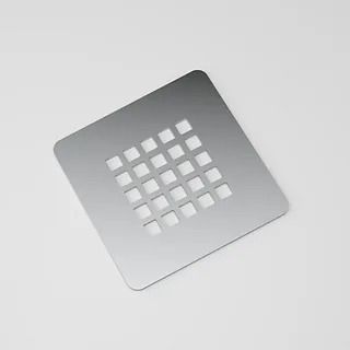 Placa cuadrada de metal cepillado con una cuadrícula de 4x4 de cuadrados empotrados. Logotipo 