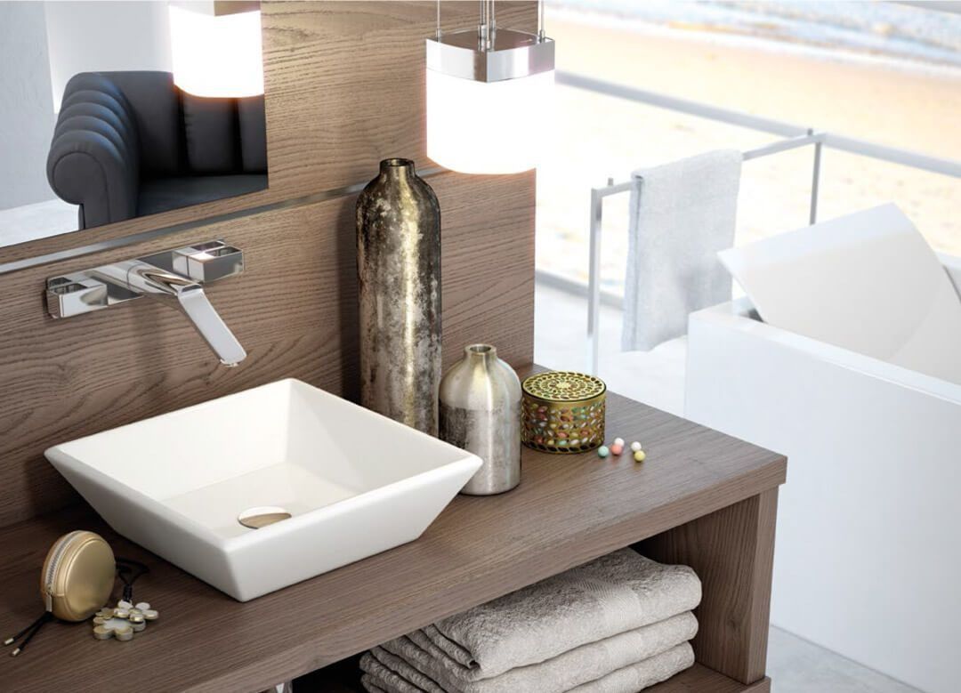Tocador de baño con lavabo cuadrado blanco, gabinetes de madera y decoración.