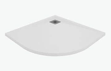 Base de ducha de esquina curva de color blanco con desagüe cuadrado.