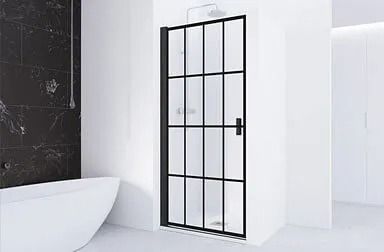 Puerta de ducha con marco negro y patrón de cuadrícula en un baño blanco moderno.