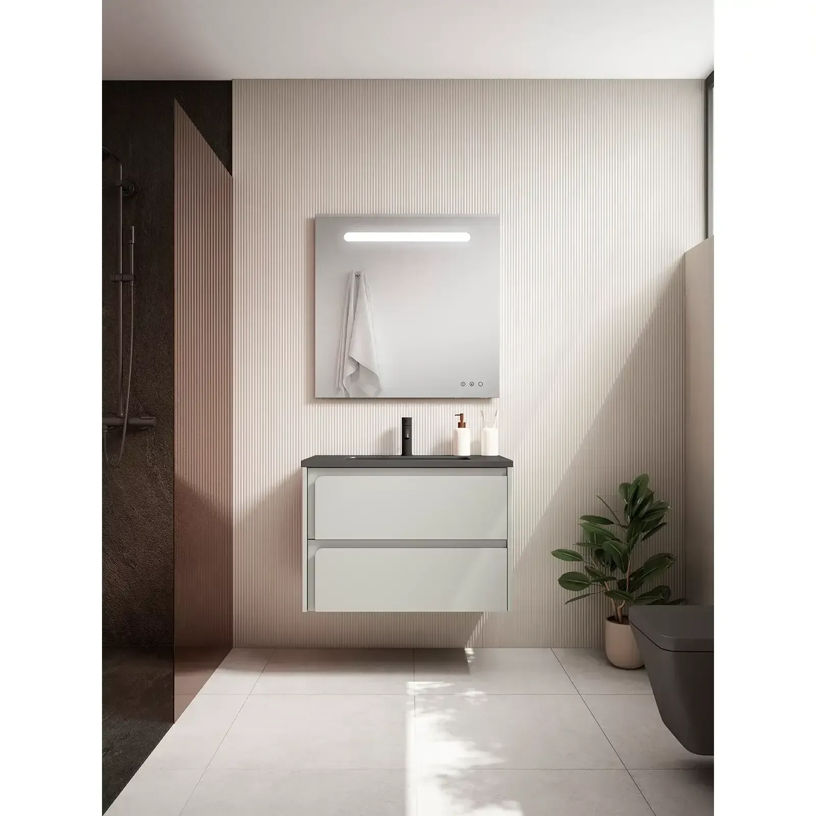 Baño moderno con tocador flotante, espejo, inodoro y una planta. Tonos neutros con lámpara.