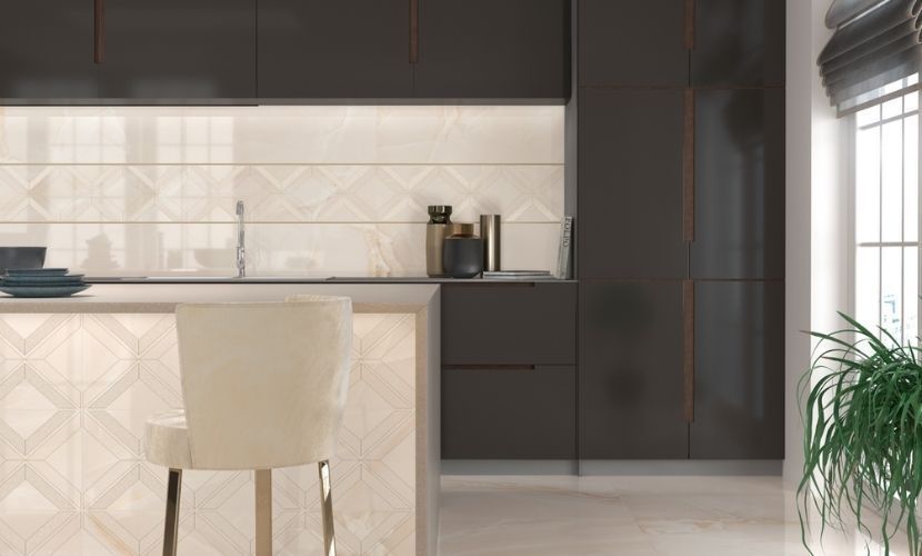 Cocina moderna con gabinetes oscuros, encimeras claras, protector contra salpicaduras de azulejos estampados y un taburete de bar.