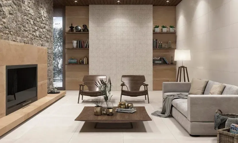 Acogedora sala de estar con chimenea de piedra, estantes empotrados, muebles modernos y una paleta de colores neutros.