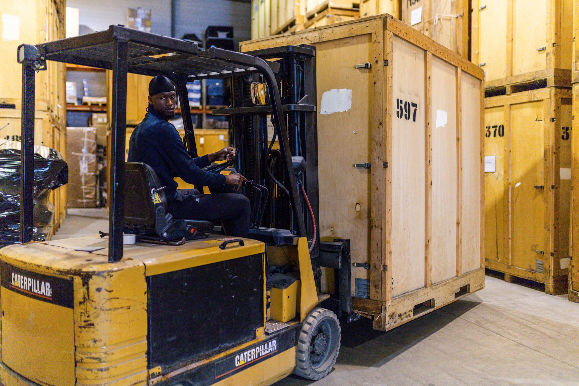 Manutention de caisses de stockage