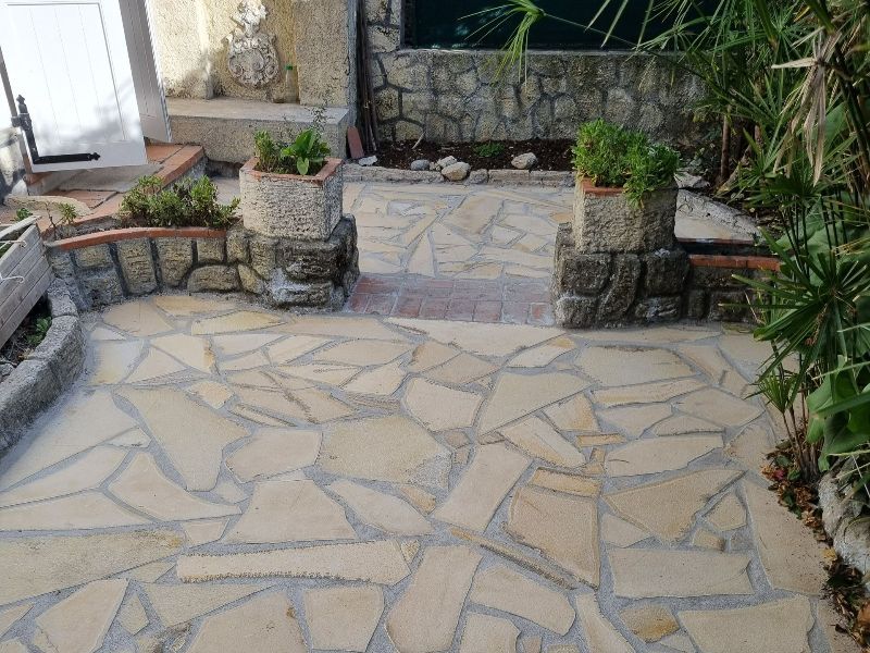 Terrasse et allée de jardin