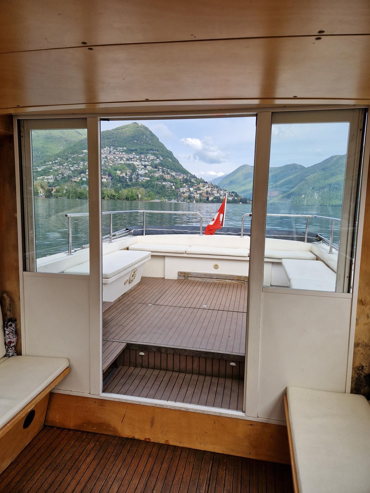 Una camera con vista sul lago e sulle montagne