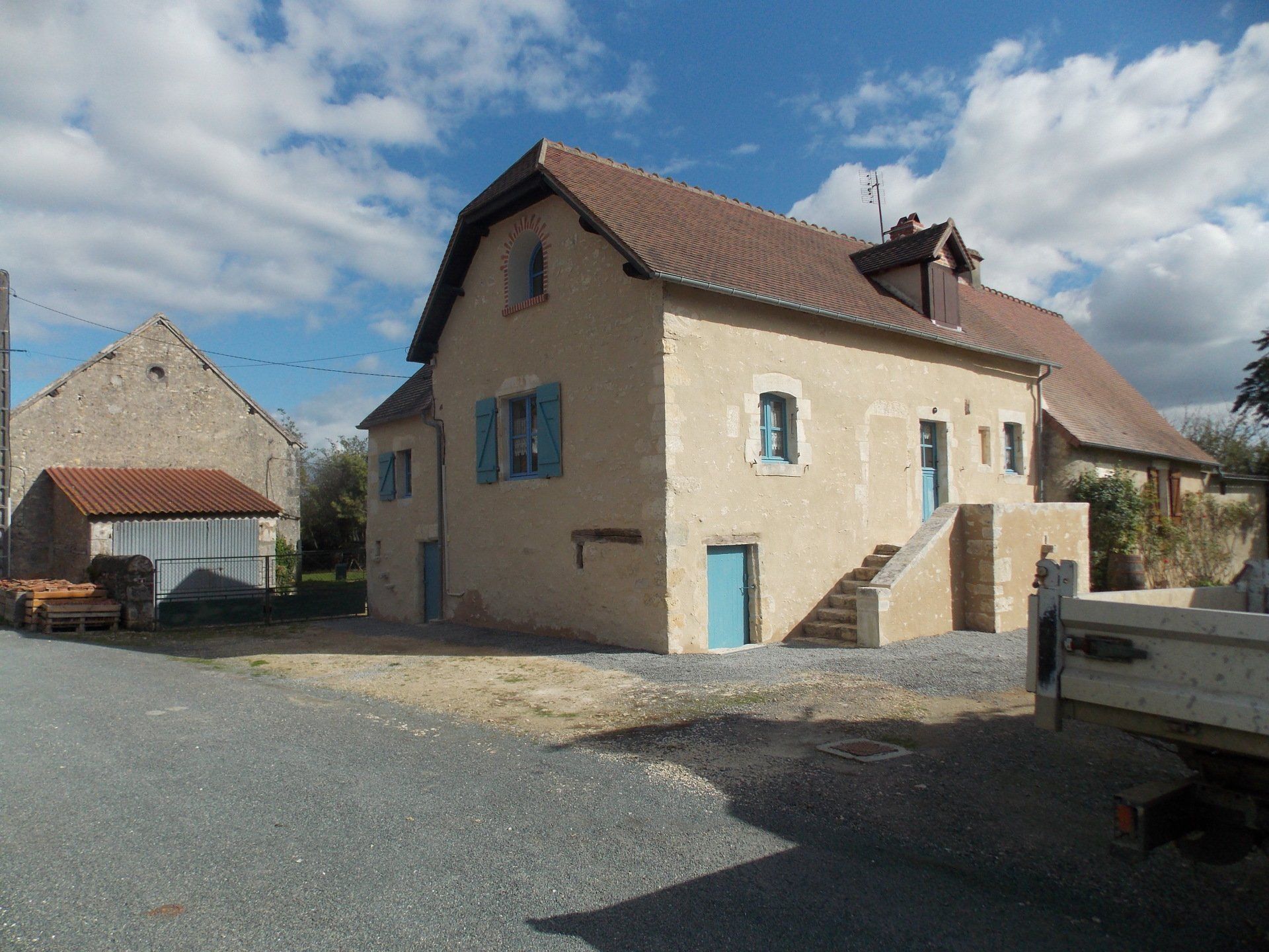 Ravalement de la façade en pierres apparentes d'une maison