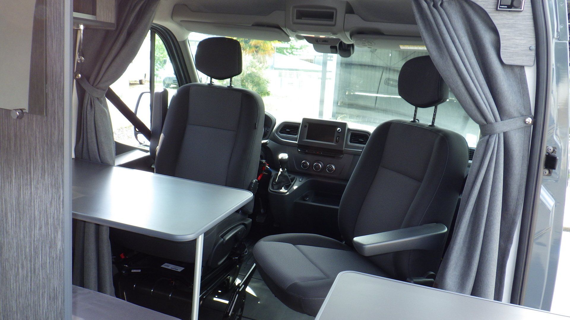 Deux sièges conducteur et passager d'un van