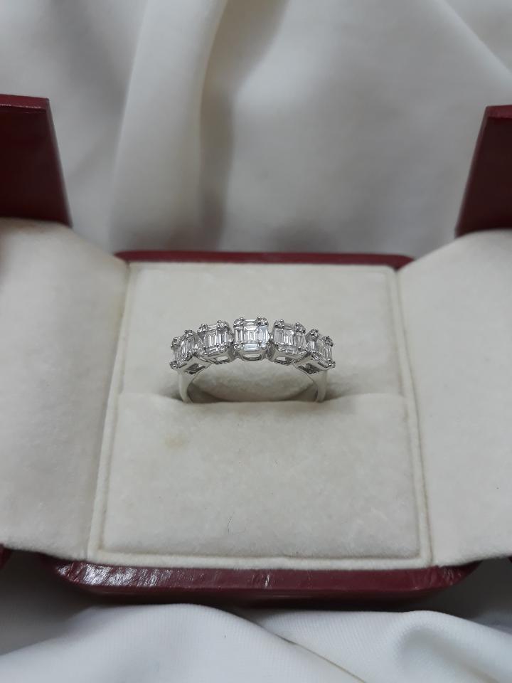 Demi alliance en diamants