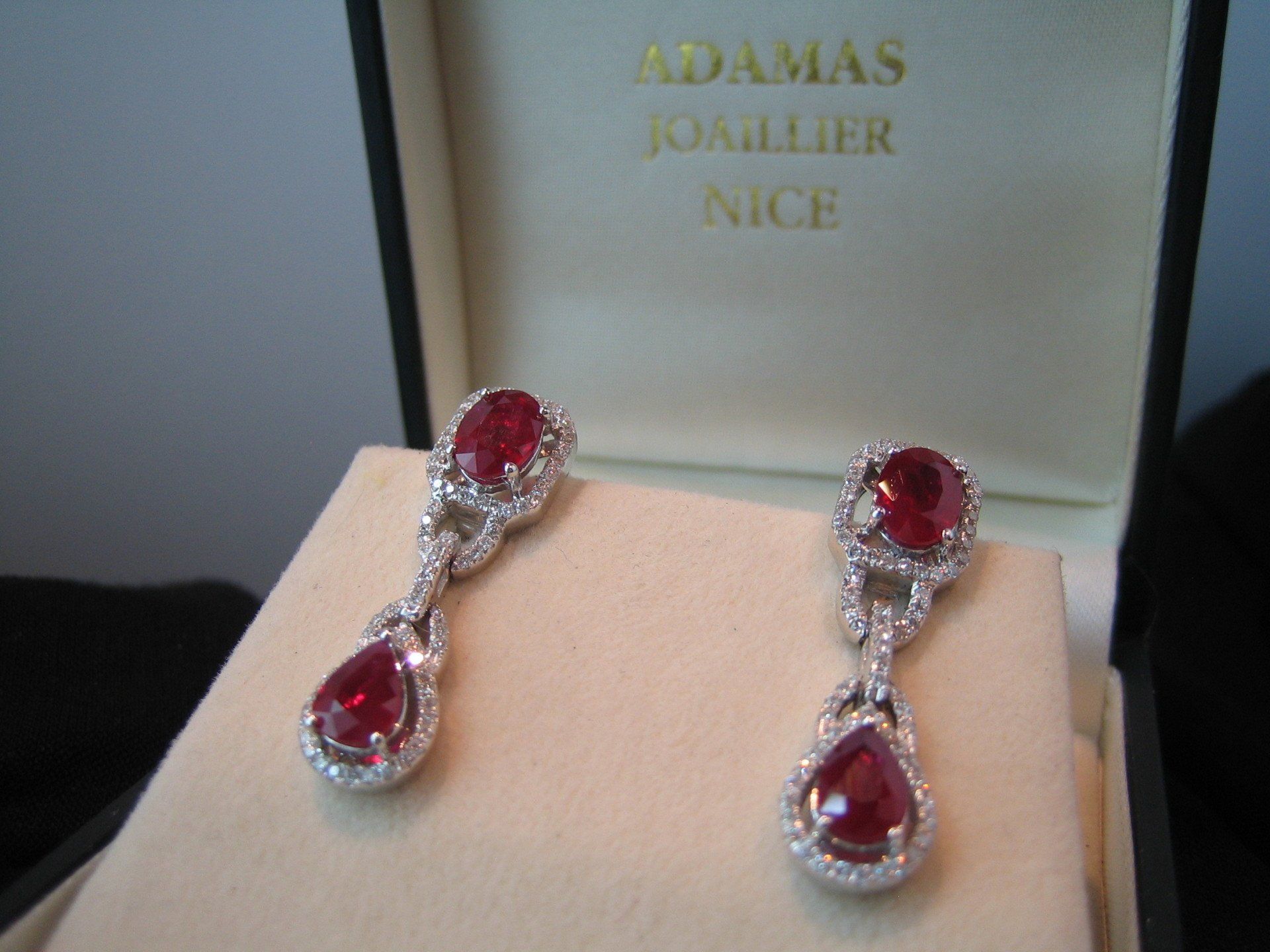 Boucles d'oreille avec rubis