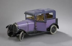 CITROEN berline mauve C4 1932
