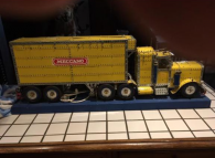 Camion américain Mack réalisé par Meccano