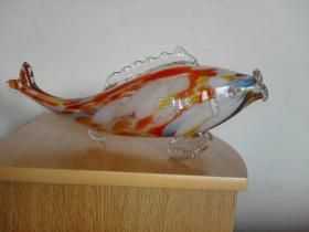 Poisson en verre de Venise multicolore.