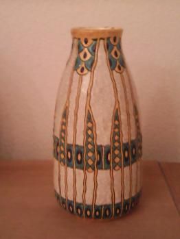 Vase créé par Charles Catteau. Décor numéro 739.