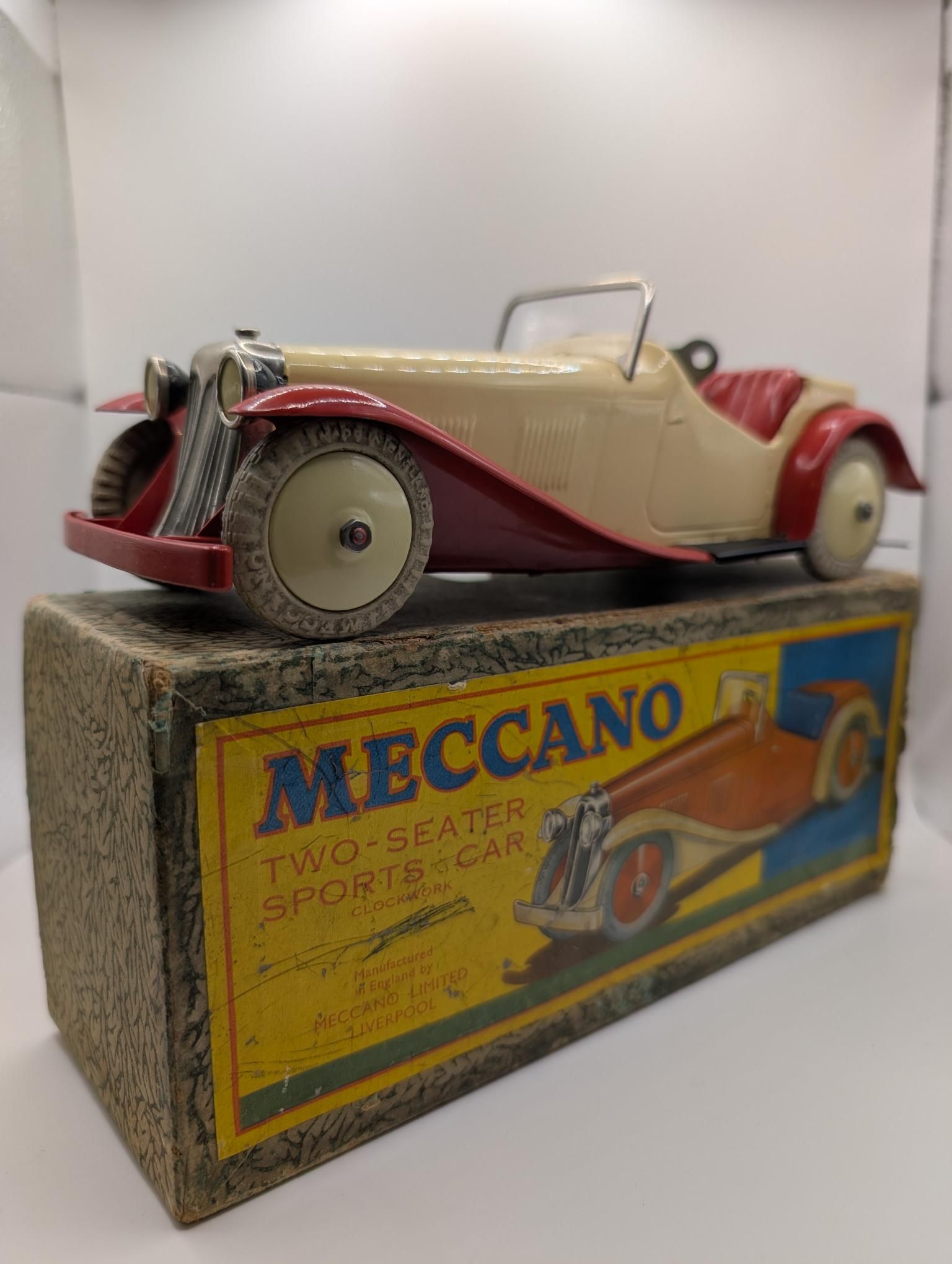 MECCANO Voiture montée d'usine + boîte.