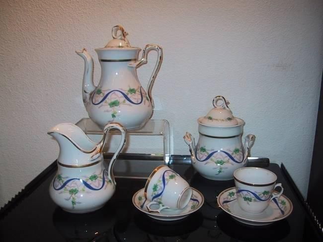 Très beau service à café en porcelaine vieux Paris peinte à la main.