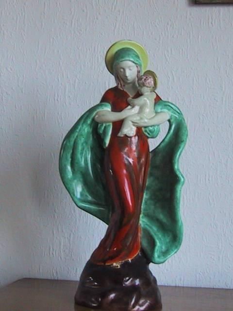 Vierge à l'enfant en terre cuite de Friedrich Goldscheider, Vienne.