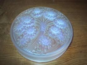 Bonbonnière art déco en verre opalescent de Verlys